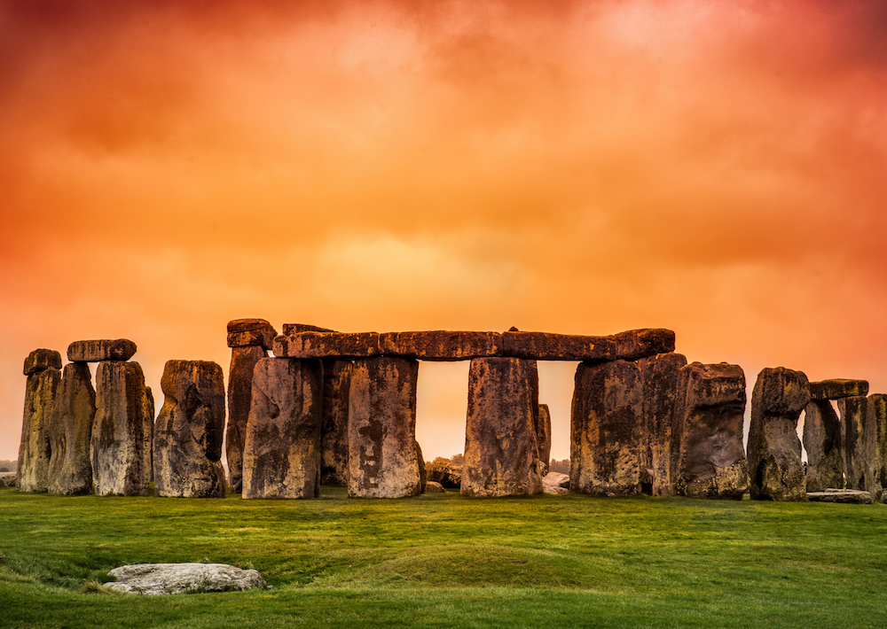 sunrise of the spring equinox rise over the sarsen stone circle