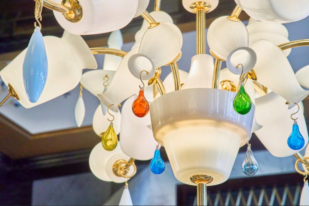 Venini chandelier with Murano glass droplets at Bar58 at the Carlton. Image by Carlton Hotel.